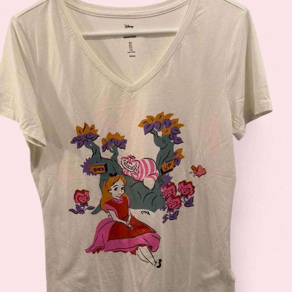 Disney Alice in Wonderland white tee Size m Amazon essentials